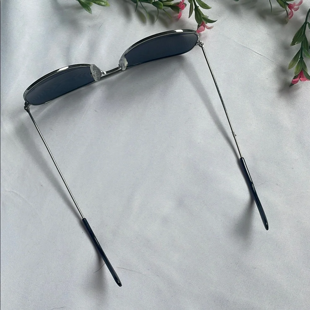 Classic Aviator Sunglasses - Picture 3 of 5